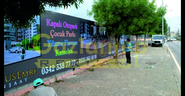 İnşaat kapatma reklam vinili