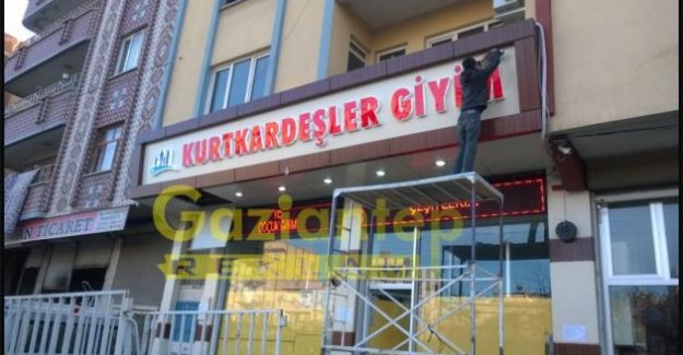Kurtkardeşler Giyim Merkezi Tabela